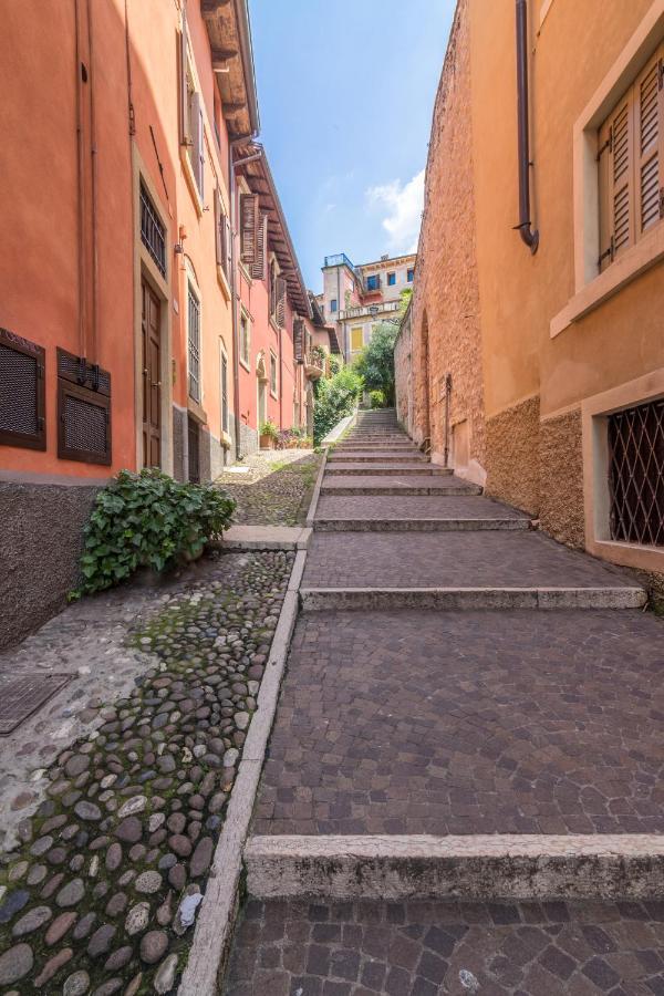 Ponte Pietra No 5 Sulla Romantica Scalinata Verona Exterior foto