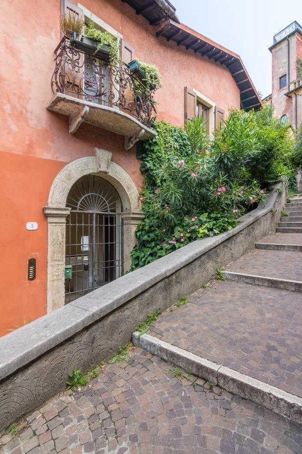 Ponte Pietra No 5 Sulla Romantica Scalinata Verona Exterior foto