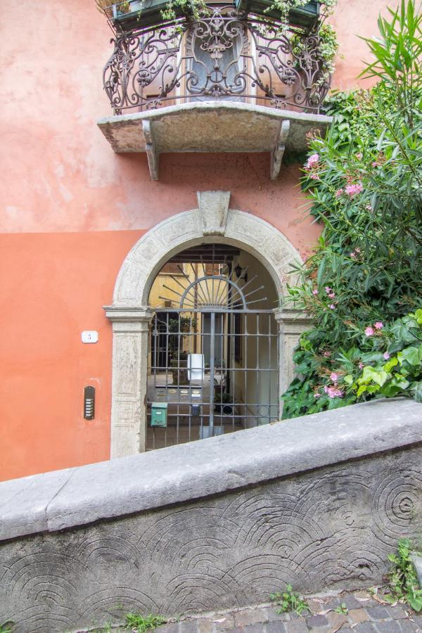 Ponte Pietra No 5 Sulla Romantica Scalinata Verona Exterior foto